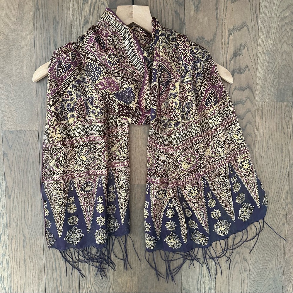Vintage Silk Paisley Printed Oblong Fringed Scarf in Dusty Purple and Gold 76"l